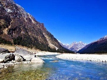 lachen lachung and yumthang valley tour package